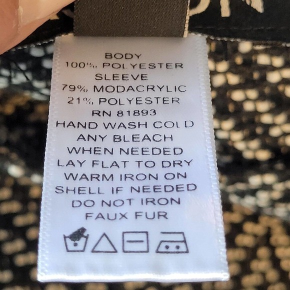 Tashon Women's Woven Chevron Faux Fur Poncho Coverup One Size Black White Hi Lo - Picture 7 of 10